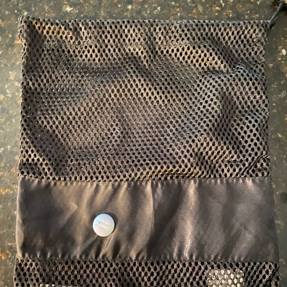 Drawstring pointe shoes and ballet bag